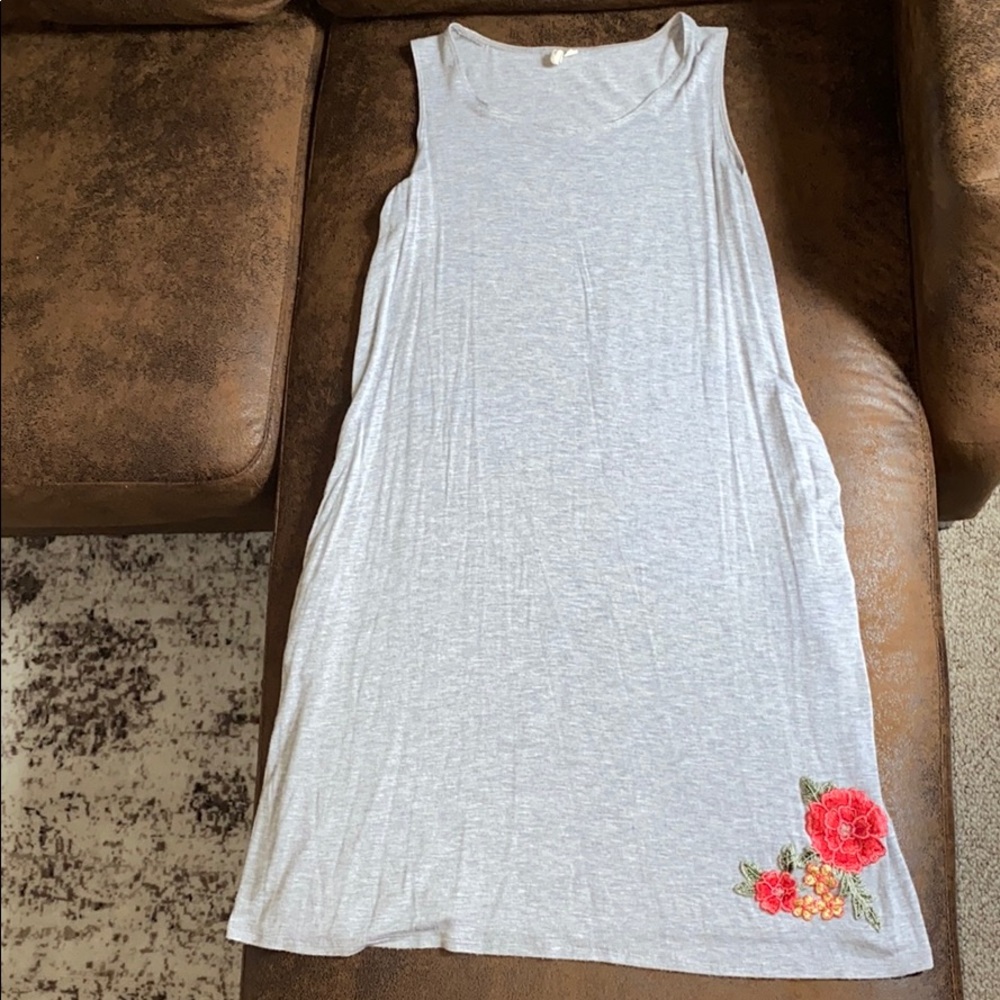 Sky and Sparrow gray t-shirt dress with pockets.